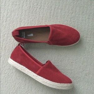 New with box Clarks perforated suede espadrilles